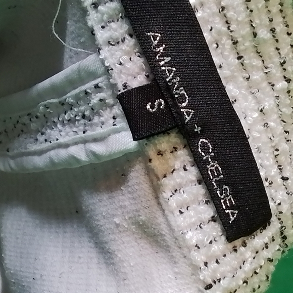 AMANDA + CHELSEA WHITE BLACK TEXTURED SCRUNCHED SLEEVE POINTE - Picture 4 of 5